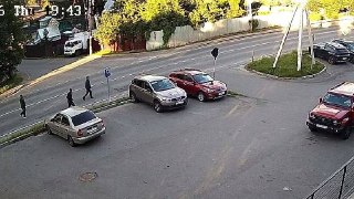 Жители Аносино продолжают ждать пешеходный переход на Троицкой