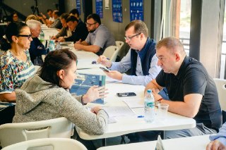 Выездная администрация в парке: жители Домодедова обсуждают важные вопросы