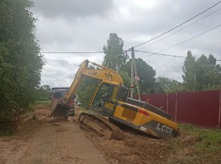 Экскаватор разрушил водопровод: жители три дня без воды