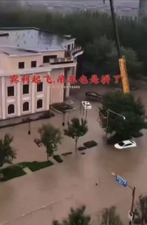 Владелец Bentley Уникально Избежал Потопа в Шэньяне