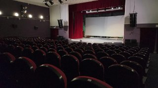В ЦКиД «Пегас» Устанавливают Новый Проекционный Экран