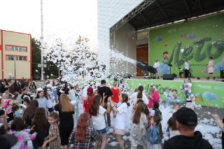 Ночь в Парке: Пенное Шоу и Пижамная Вечеринка в Долгопрудном