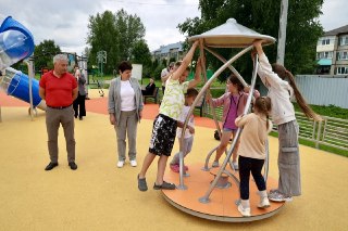 В Нелидово открыта новая детская площадка: безопасные игры для детей