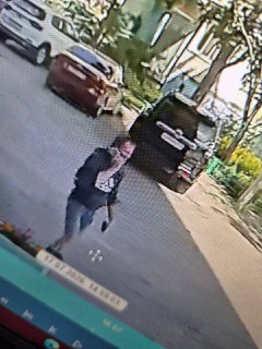 Помогите найти вора: украден айфон у подростка на детской площадке