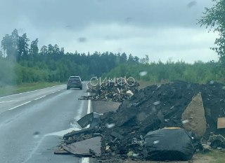 Строительный мусор на дороге: местные жители требуют действий
