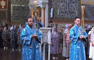 Православные Верующие Отмечают Праздник Казанской Иконы