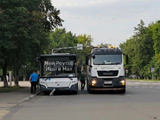 17-й автобус остановился напротив администрации Реутова