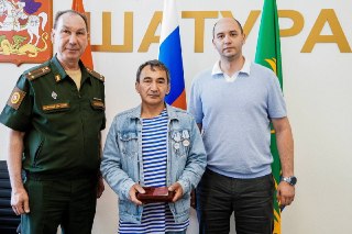 В Шатуре ветерана СВО наградили двумя медалями «За отвагу»