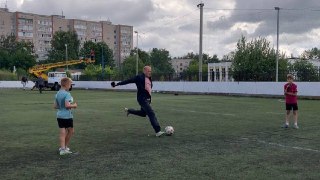 Обновление футбольного корта в микрорайоне Северный продолжается