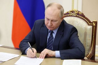 Путин вводит новые меры поддержки для учителей в России