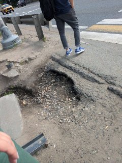 Опасный пешеходный переход: дорога размылась у завода