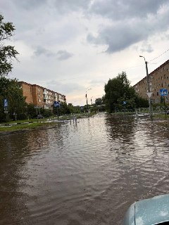 Жители дома на улице Химиков требуют улучшений дворовой территории