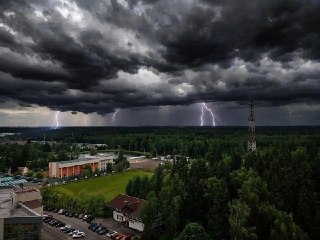 Синоптики предупреждают о дожде и грозе в Подмосковье
