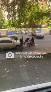 В Долгопрудном водитель избил мужчину из-за женщины на коляске