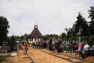 Благоустройство воинских захоронений: уважение к героям