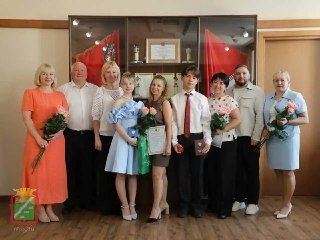 Выпускники 2026 года получили золото и серебро на награждении