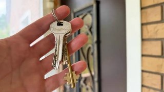 Дольщики в Домодедове наконец получили ключи от долгожданных квартир