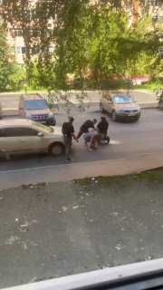 Конфликт между водителем и пешеходом закончился дракой и вызовом полиции