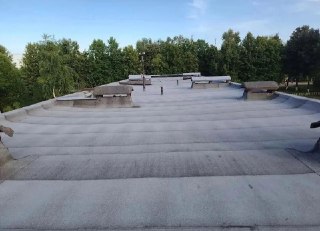 В Смирновке почти завершен ремонт крыши детского сада