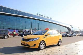В Подмосковье оштрафовали почти 400 нелегальных таксистов