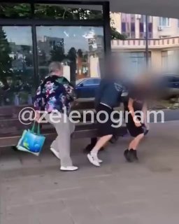 Несовершеннолетние хулиганы оскорбили пожилых женщин в районе