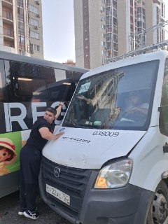 Обострение ситуации на маршруте такси 1019: столкновение с автобусом 379