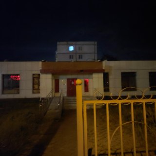 Спасите котёнка, застрявшего на крыше банка!