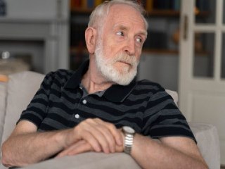 Уединение после 60: Как сократить круг общения для здоровья