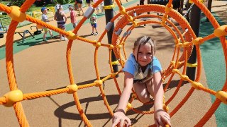 Лосино-Петровский округ обновляет детские площадки для детей